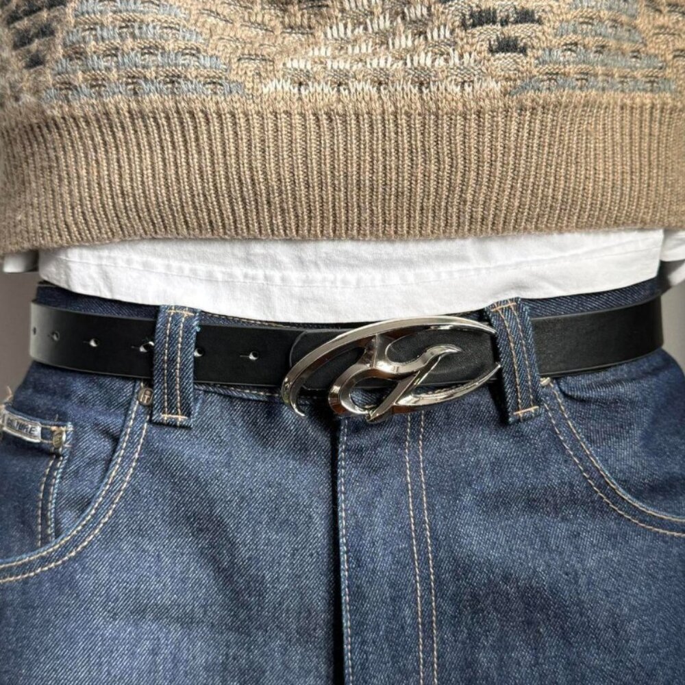 y2k 2000s chrome star futuristic emblem black and silver grunge emo belt
